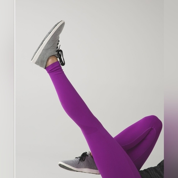 Lululemon, Zone In Tight, Tender Violet, Size 4 - Picture 4 of 9